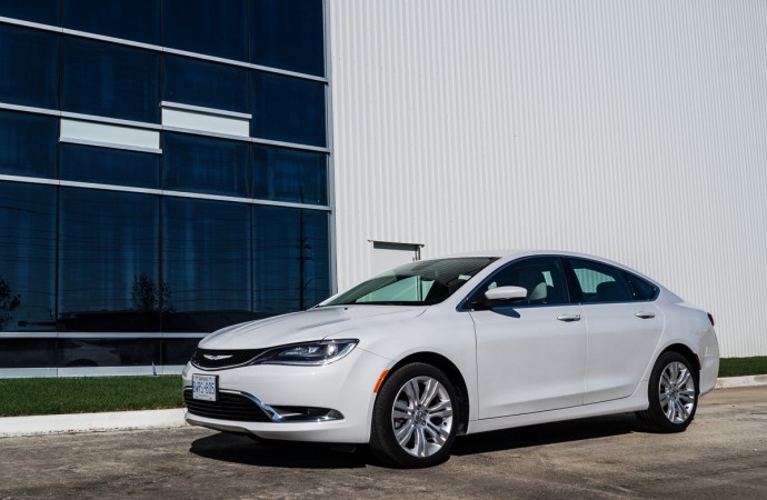 2015 Chrysler 200 Limited Review | DoubleClutch.ca