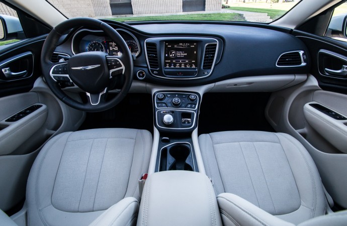 2015 Chrysler 200 Limited 