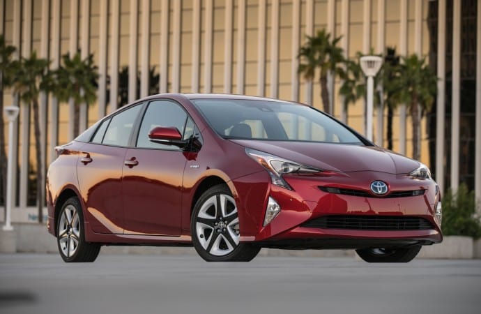 2016_Toyota_Prius_Four_Touring_06_692D366294E293C0EAA178924FBF956C08CC0FC1