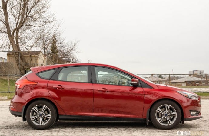 2016 Ford Focus EcoBoost SE car review 