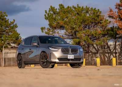 Front three quarter view of the 2025 BMW X3 30