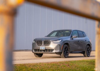 Front three quarter view of the 2025 BMW X3 30