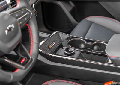 Interior view showing the redesigned centre console in a 2025 Chevrolet Equinox