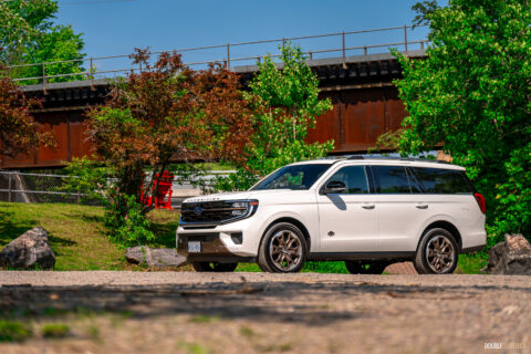 2025 Ford Expedition front quarter view