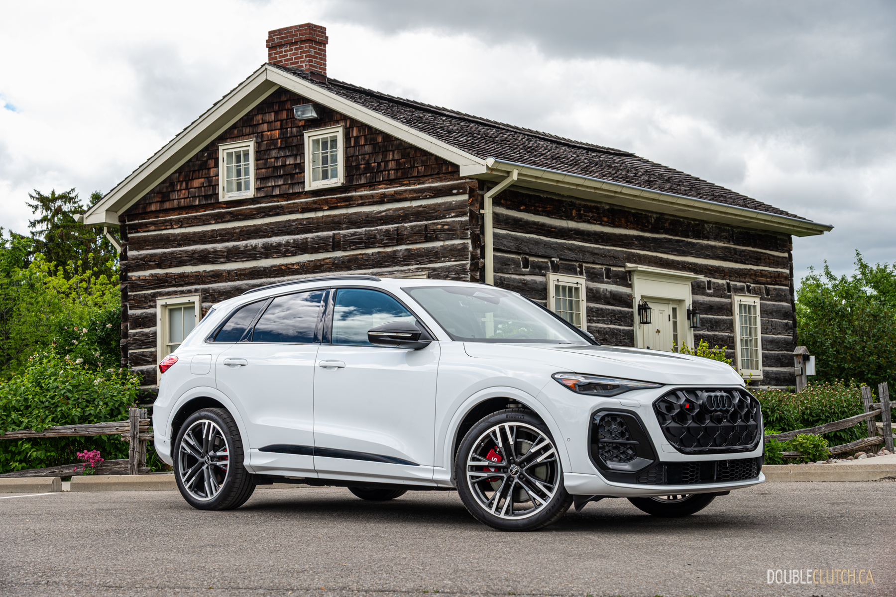 2025 Audi SQ5 front quarter view