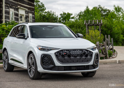 2025 Audi SQ5 front quarter view
