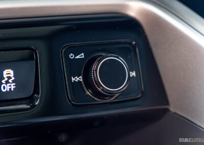 2025 Audi SQ5 volume knob close-up