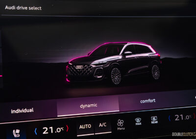 2025 Audi SQ5 infotainment display close-up