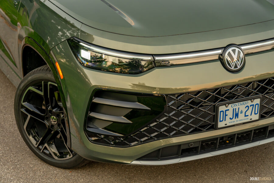 2025 Volkswagen Tiguan front quarter close-up
