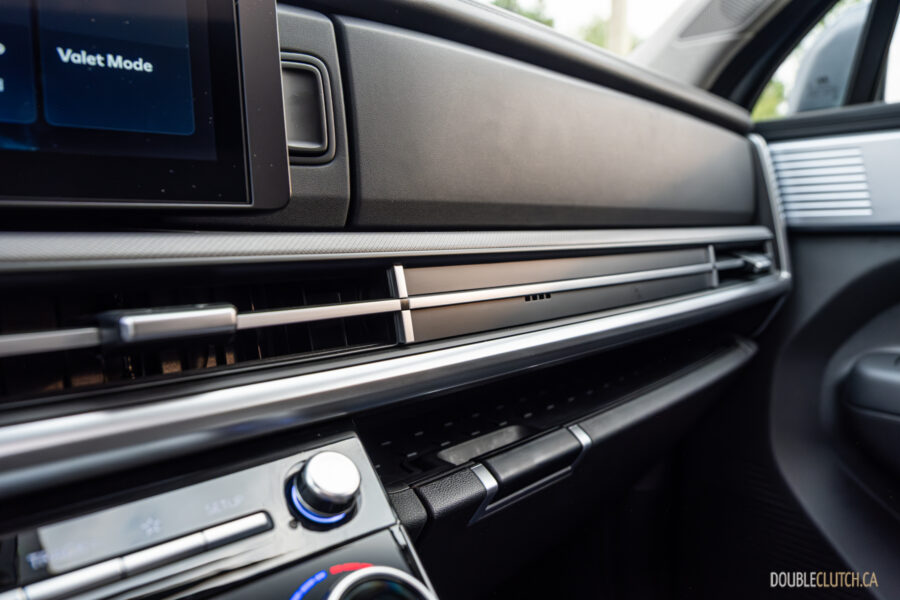 2025 Hyundai Santa Fe Hybrid interior trim close-up