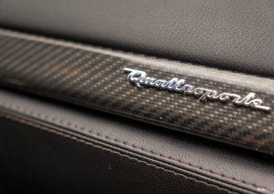 2008 Maserati Quattroporte black interior close up carbon trim