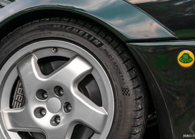 1990 Lotus Omega/Carlton