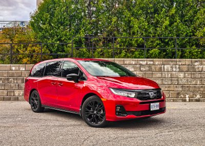 2025 Honda Odyssey Black Edition in Radiant Red Metallic