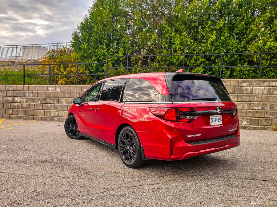 2025 Honda Odyssey Black Edition in Radiant Red Metallic