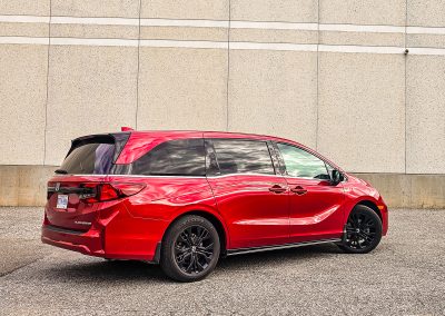 2025 Honda Odyssey Black Edition in Radiant Red Metallic