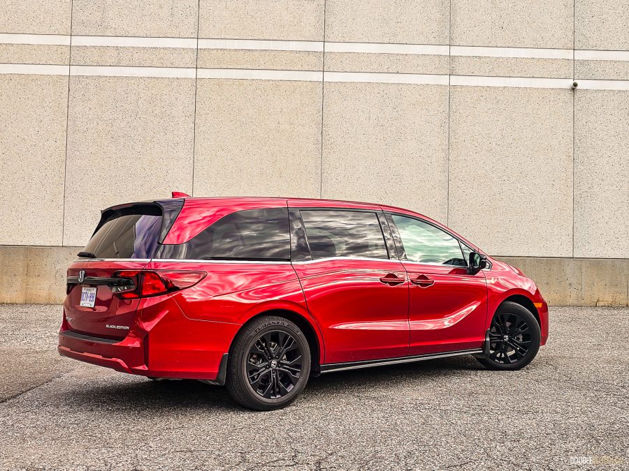 2025 Honda Odyssey Black Edition in Radiant Red Metallic