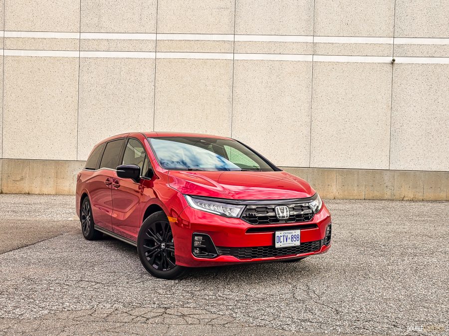 2025 Honda Odyssey Black Edition in Radiant Red Metallic