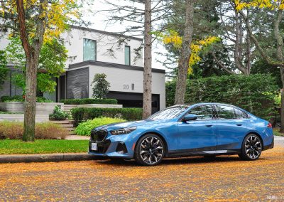 2025 BMW 540i Legacy Edition in Maldives Blue