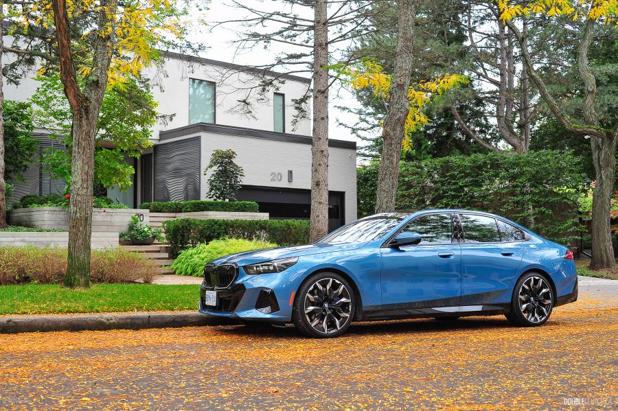 2025 BMW 540i Legacy Edition in Maldives Blue