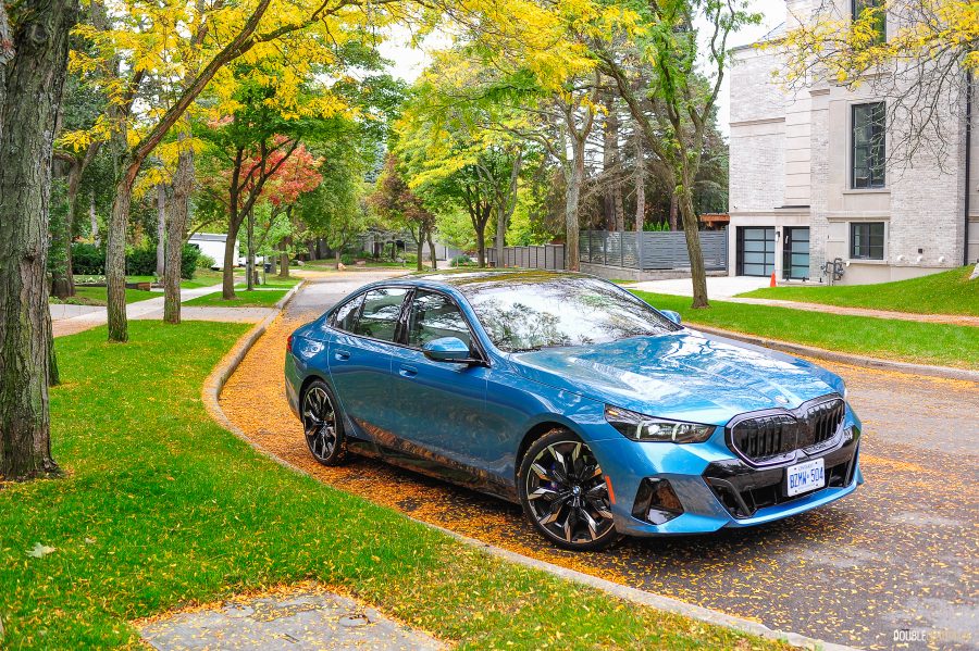 2025 BMW 540i Legacy Edition in Maldives Blue