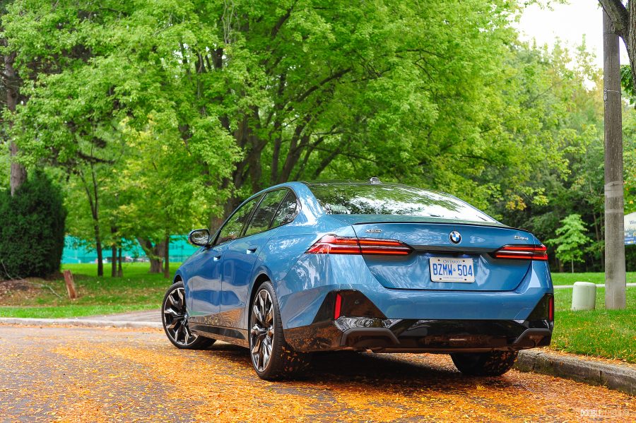 2025 BMW 540i Legacy Edition in Maldives Blue