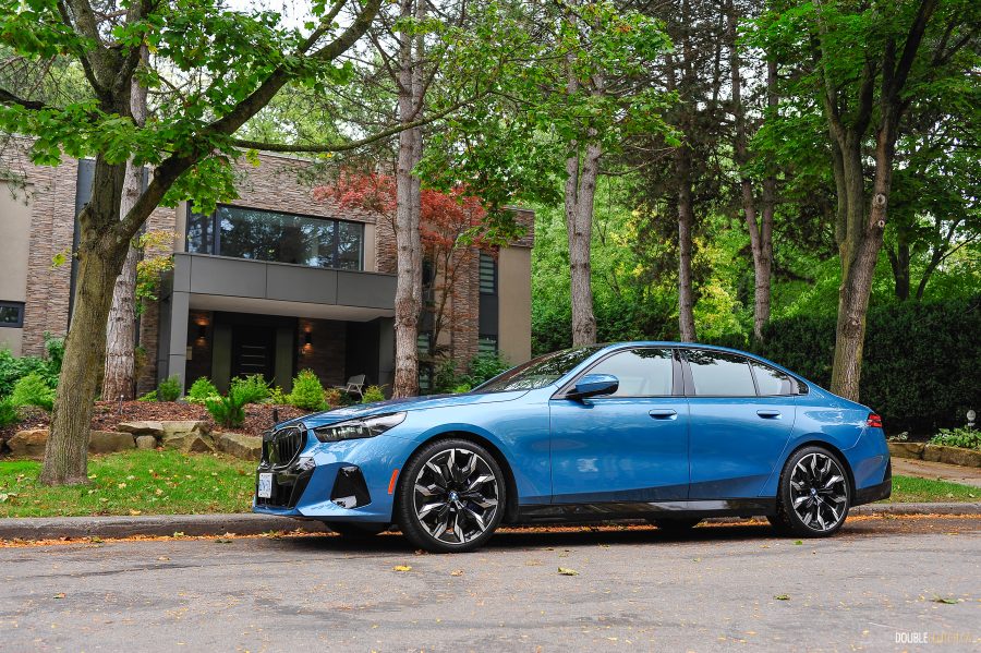 2025 BMW 540i Legacy Edition in Maldives Blue