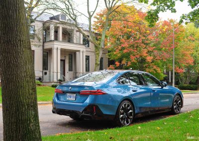 2025 BMW 540i Legacy Edition in Maldives Blue