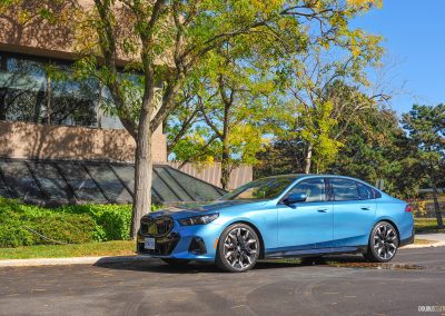 2025 BMW 540i Legacy Edition in Maldives Blue