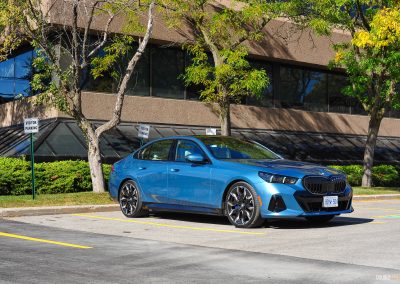 2025 BMW 540i Legacy Edition in Maldives Blue
