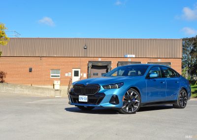2025 BMW 540i Legacy Edition in Maldives Blue