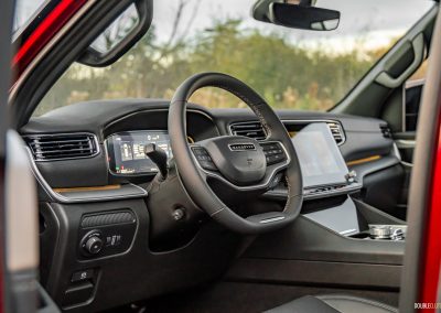 2025 Jeep Wagoneer Overland Edition interior
