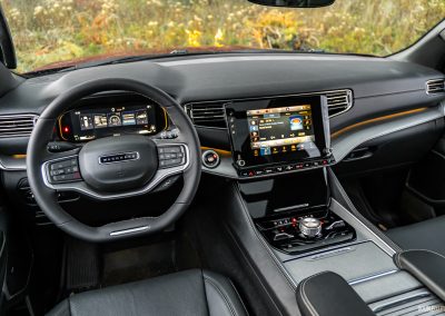 2025 Jeep Wagoneer Overland Edition interior