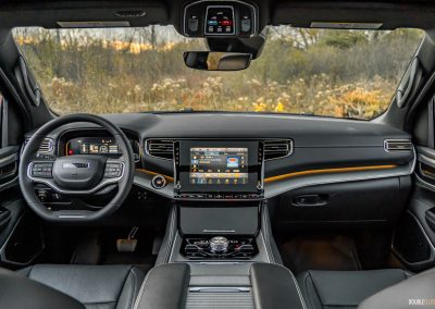 2025 Jeep Wagoneer Overland Edition interior