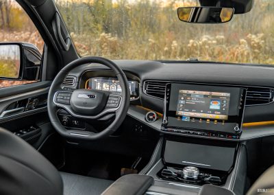 2025 Jeep Wagoneer Overland Edition interior