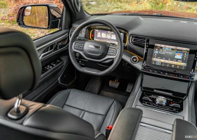 2025 Jeep Wagoneer Overland Edition interior