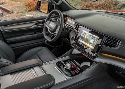 2025 Jeep Wagoneer Overland Edition interior