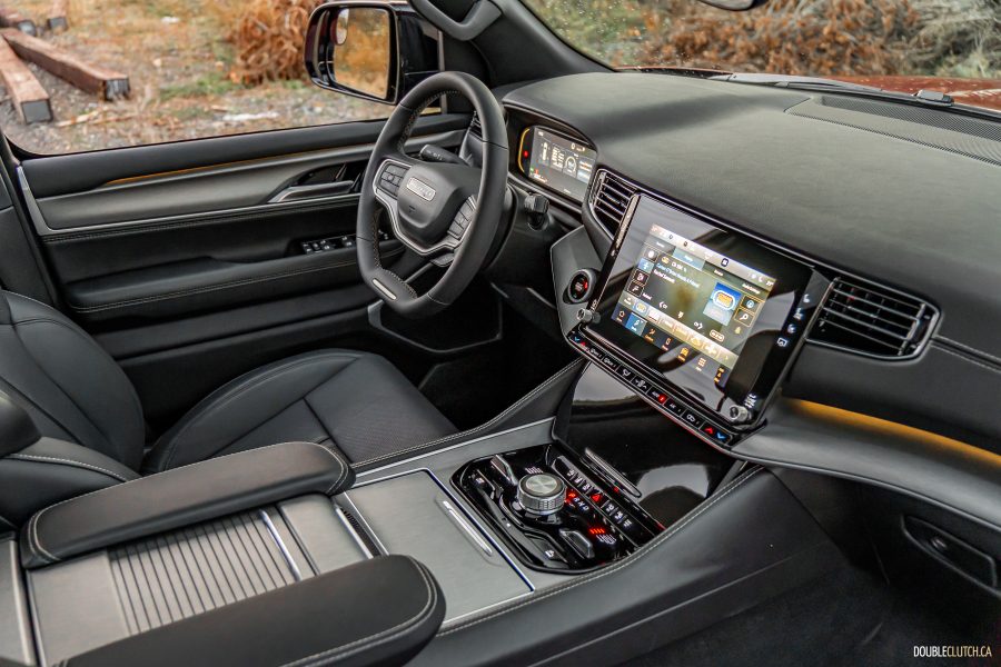 2025 Jeep Wagoneer Overland Edition interior