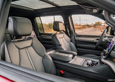 2025 Jeep Wagoneer Overland Edition interior
