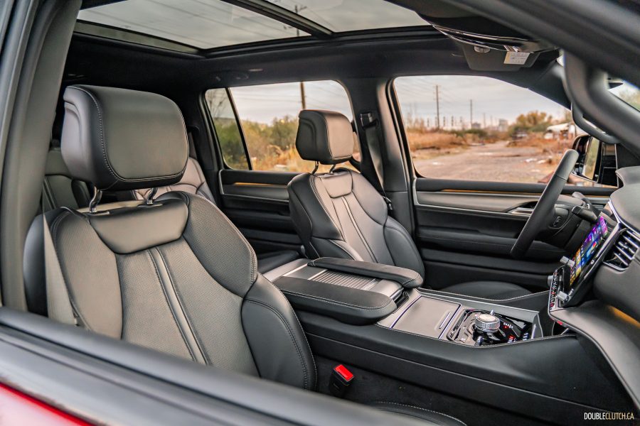 2025 Jeep Wagoneer Overland Edition interior