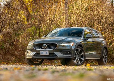 2026 Volvo V60 Cross Country in Forest Lake green