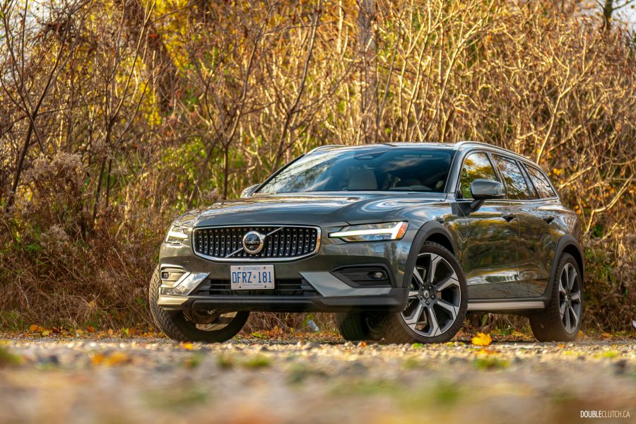 2026 Volvo V60 Cross Country in Forest Lake green
