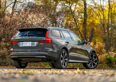 2026 Volvo V60 Cross Country in Forest Lake green