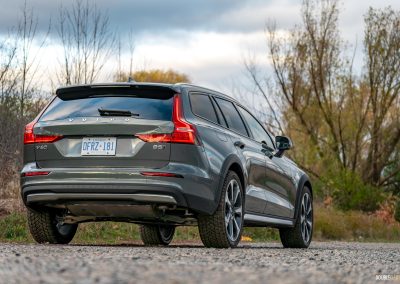 2026 Volvo V60 Cross Country in Forest Lake green