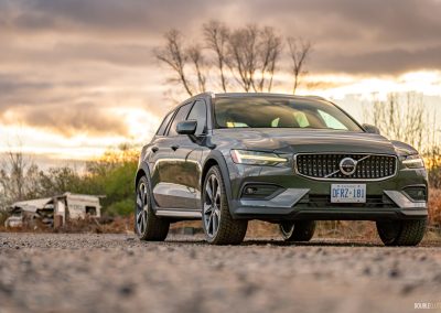 2026 Volvo V60 Cross Country in Forest Lake green