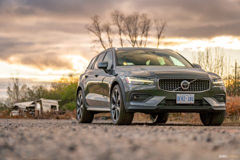 2026 Volvo V60 Cross Country in Forest Lake green
