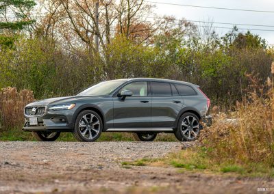 2026 Volvo V60 Cross Country in Forest Lake green