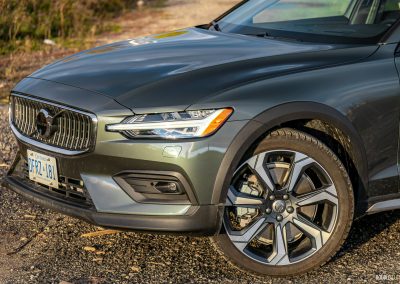 2026 Volvo V60 Cross Country in Forest Lake green