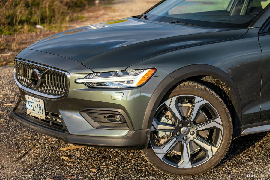 2026 Volvo V60 Cross Country in Forest Lake green