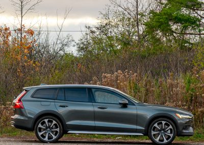 2026 Volvo V60 Cross Country in Forest Lake green