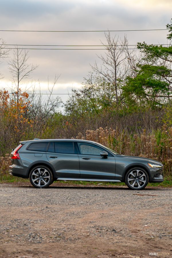2026 Volvo V60 Cross Country in Forest Lake green